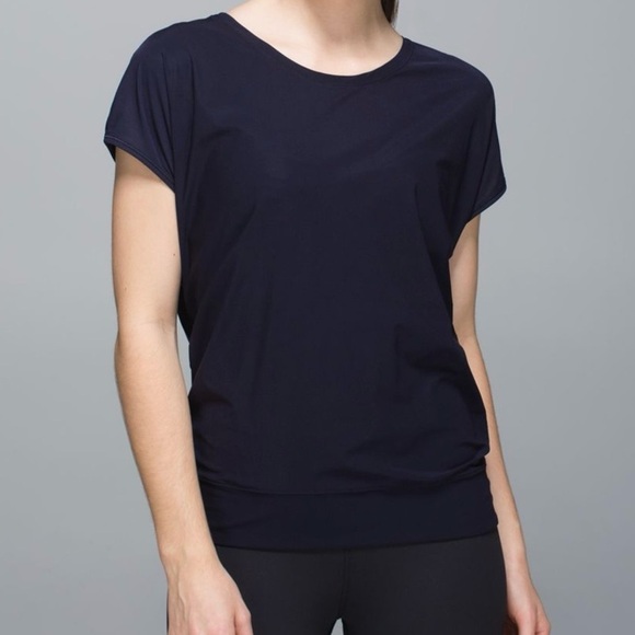 Lululemon| ‘If You're Lucky’ Short Sleeve Open Back Tee in Naval Blue Sz 10 - Picture 2 of 4
